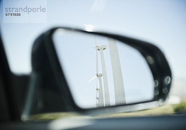 Vereinigte Staaten von Amerika USA Windturbine Windrad Windräder Spiegelung Rückansicht Ansicht Kalifornien Spiegel Palm Springs