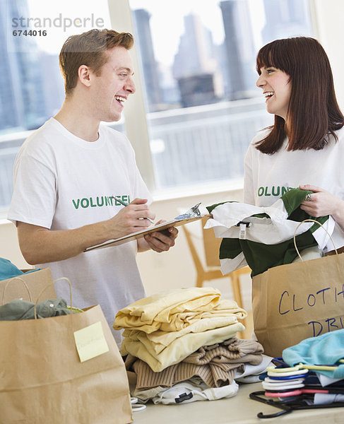 Organisation  organisieren  fahren  Kleidung  Freiwilliger