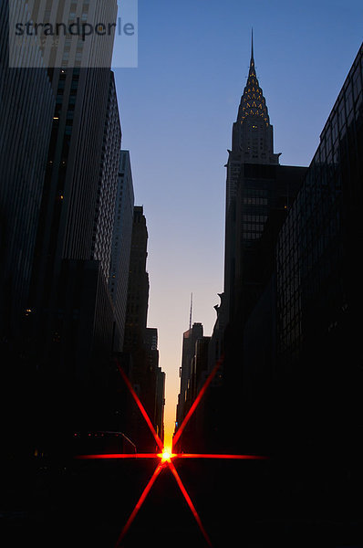 Vereinigte Staaten von Amerika  USA  Sonnenstrahl  New York City  Sonnenuntergang  Gebäude  Großstadt  Manhattan