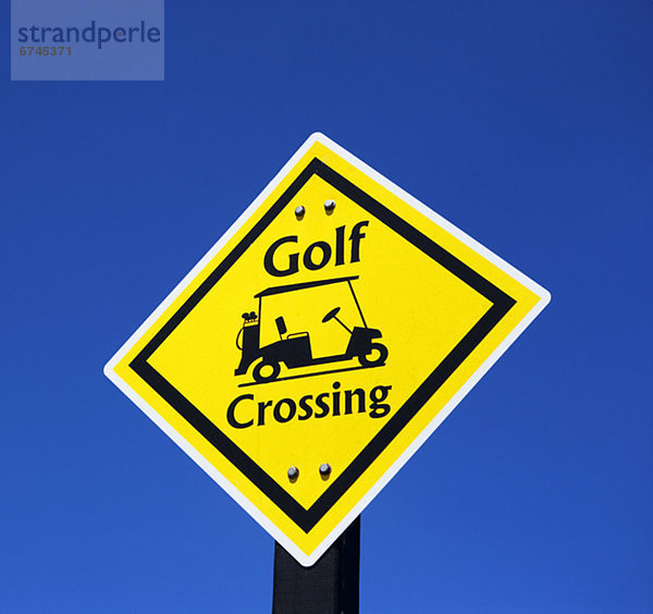 niedrig  überqueren  Straße  Zeichen  Ansicht  Flachwinkelansicht  Golfsport  Golf  Winkel  Signal