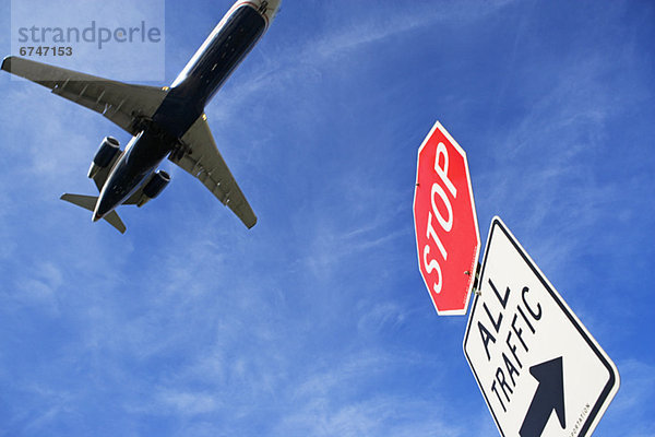 Flugzeug  Zeichen  Signal  Straßenverkehr