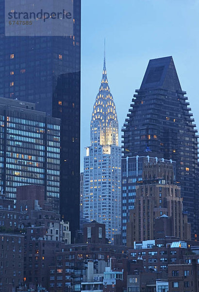 Vereinigte Staaten von Amerika  USA  New York City  Gebäude  Hochhaus  Chrysler  Abenddämmerung  Manhattan  New York State