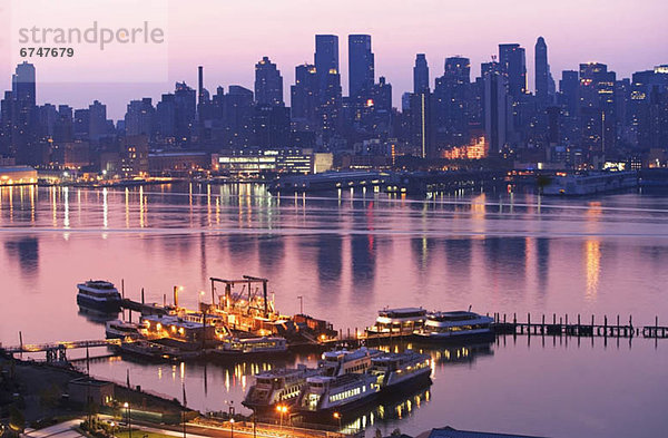 Vereinigte Staaten von Amerika  USA  Skyline  Skylines  New York City  Dock  neu  New York State