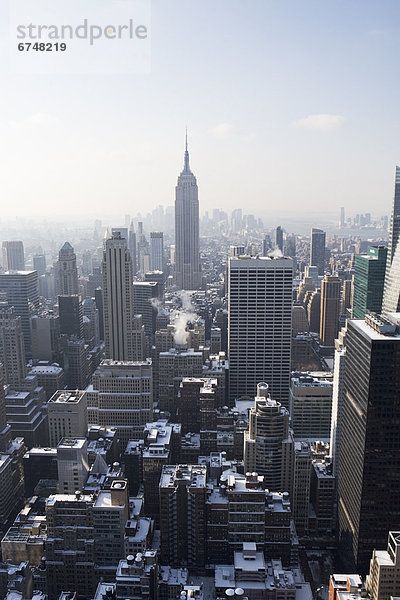 Vereinigte Staaten von Amerika  USA  New York City  bedecken  Gebäude  Hintergrund  Ansicht  Manhattan  Schnee