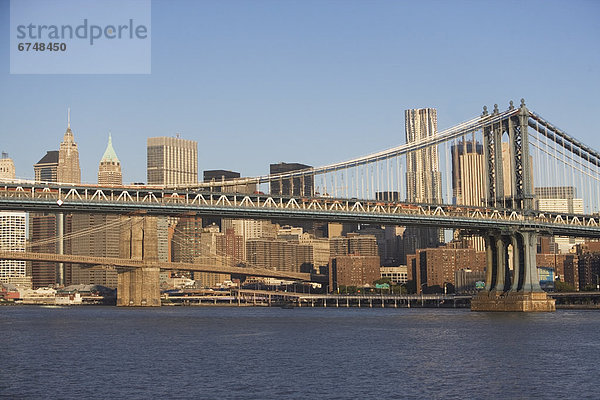 Vereinigte Staaten von Amerika  USA  New York City  Brücke  Hochhaus  Brooklyn  Manhattan  New York State