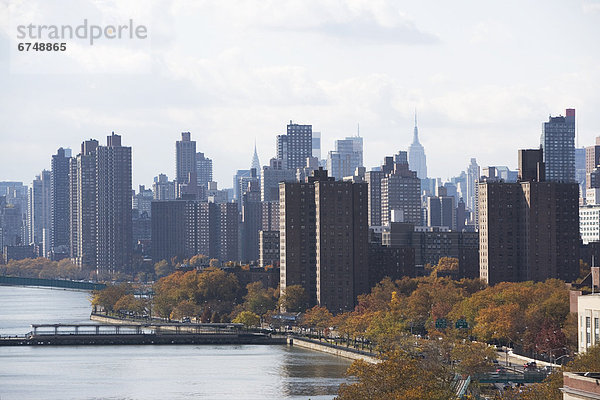 Vereinigte Staaten von Amerika  USA  Skyline  Skylines  New York City  See  Ansicht  Mittelpunkt  Manhattan