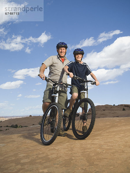 Portrait Berg Menschlicher Vater Sohn Fahrrad Rad