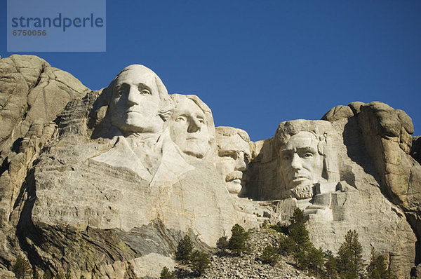 niedrig  Vereinigte Staaten von Amerika  USA  Ansicht  Flachwinkelansicht  Berg  Mount Rushmore  Winkel  South Dakota