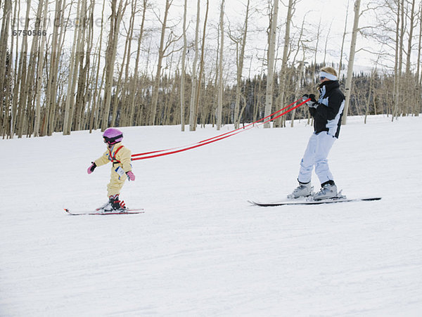 Menschliche Eltern  Skisport