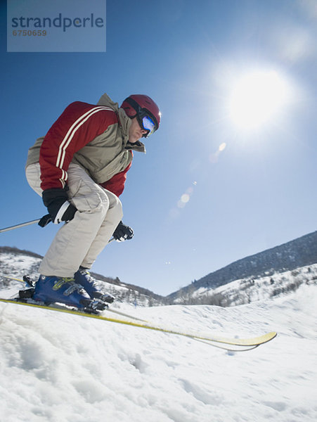 Mann  Skisport  Skiabfahrt  Abfahrt