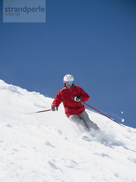 Mann  Skisport  Skiabfahrt  Abfahrt