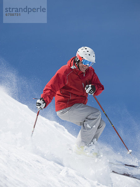 Mann  Skisport  Skiabfahrt  Abfahrt