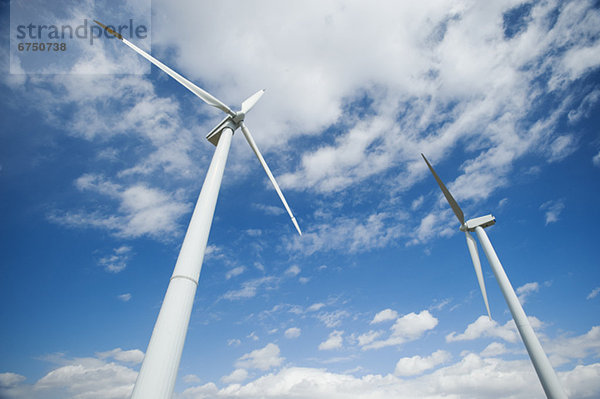 Windturbine Windrad Windräder niedrig Ansicht Flachwinkelansicht Winkel