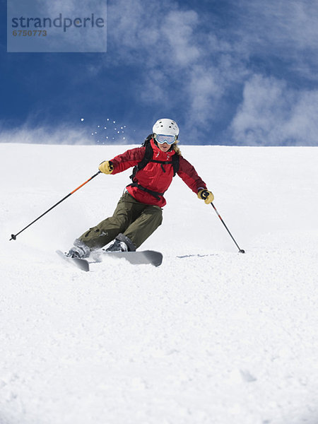 Frau  Skisport  Skiabfahrt  Abfahrt