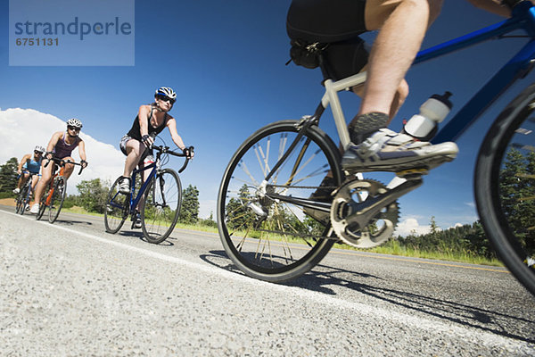 Berg  Fahrradfahrer  Fernverkehrsstraße