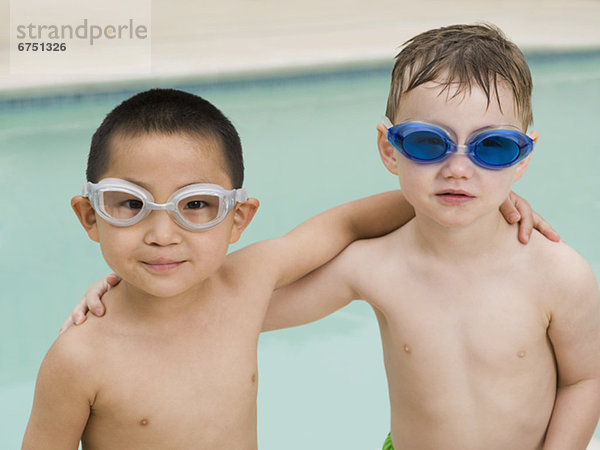 Pose Junge - Person Schutzbrille schwimmen