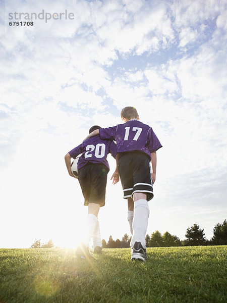 gehen Junge - Person Feld Fußball