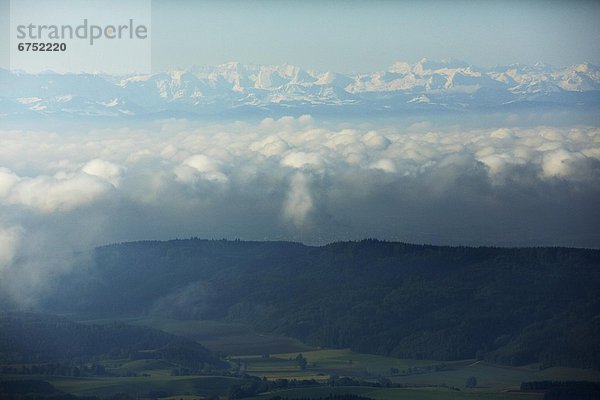 Wolken über dem Bodensee vor Alpenpanorama  Luftbild