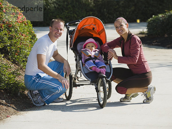 Menschliche Eltern  Kinderwagen