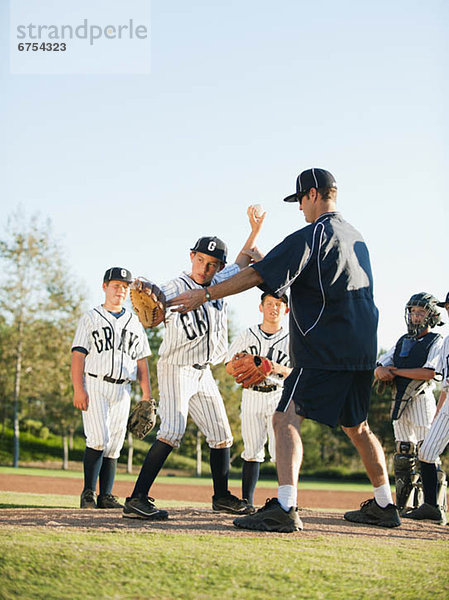 stehend Junge - Person Baseball 10-11 Jahre 10 bis 11 Jahre Diamant