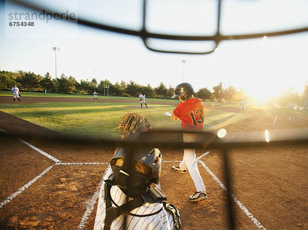 Vereinigte Staaten von Amerika  USA  Junge - Person  Baseball  10-11 Jahre  10 bis 11 Jahre  Kalifornien  Helm  spielen