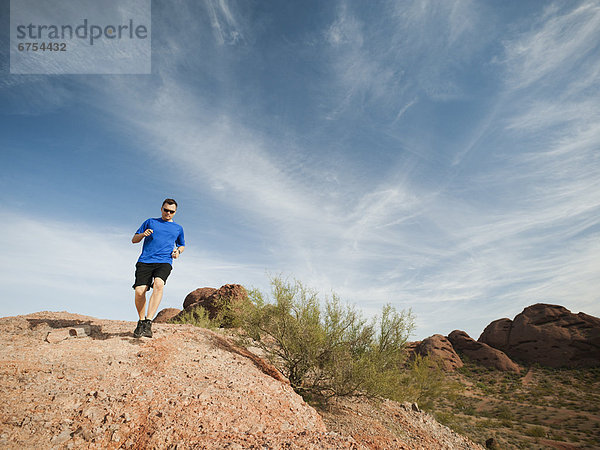 Vereinigte Staaten von Amerika  USA  Mann  Wüste  Mittelpunkt  Arizona  joggen  Erwachsener  Phoenix