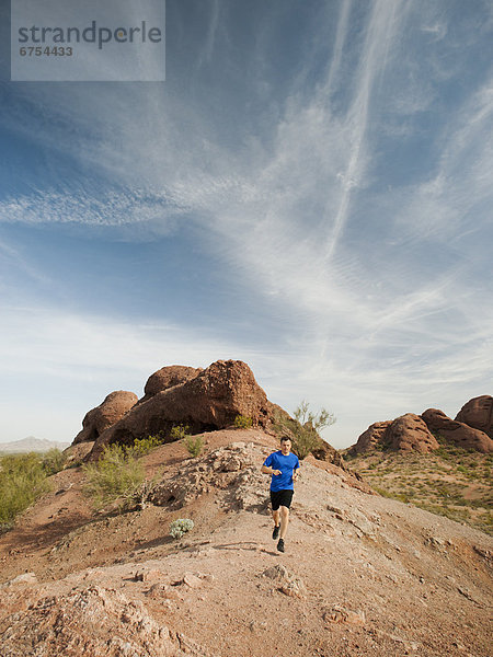 Vereinigte Staaten von Amerika  USA  Mann  Wüste  Mittelpunkt  Arizona  joggen  Erwachsener  Phoenix
