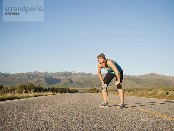 Vereinigte Staaten von Amerika  USA  leer  Frau  nehmen  rennen  Fernverkehrsstraße  Mittelpunkt  Erwachsener  Pause  Utah