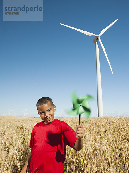 Vereinigte Staaten von Amerika USA Windturbine Windrad Windräder halten Hintergrund Weizenfeld Mädchen 10 11