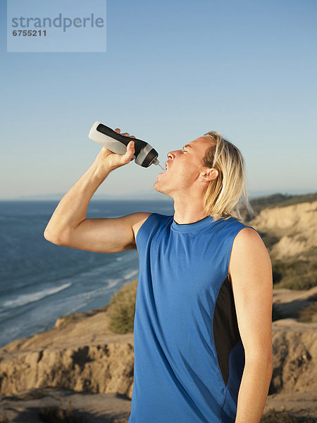 Vereinigte Staaten von Amerika  USA  Wasser  Jogger  trinken  Flasche  Kalifornien  San Diego