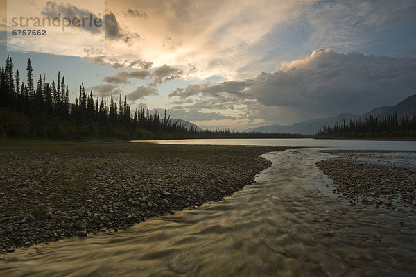 Sonnenuntergang  Sturm  fließen  Fluss  Bach  Northwest Territories