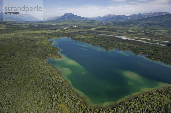 Farbaufnahme  Farbe  See  Ansicht  Vielfalt  Luftbild  Fernsehantenne  Northwest Territories