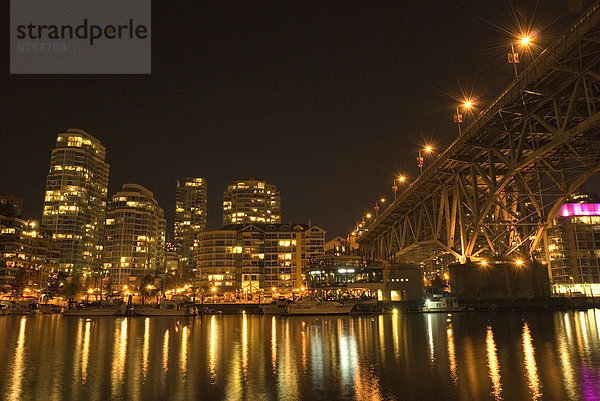 Nacht  Straße  Großstadt  Brücke  Beleuchtung  Licht  British Columbia  Vancouver