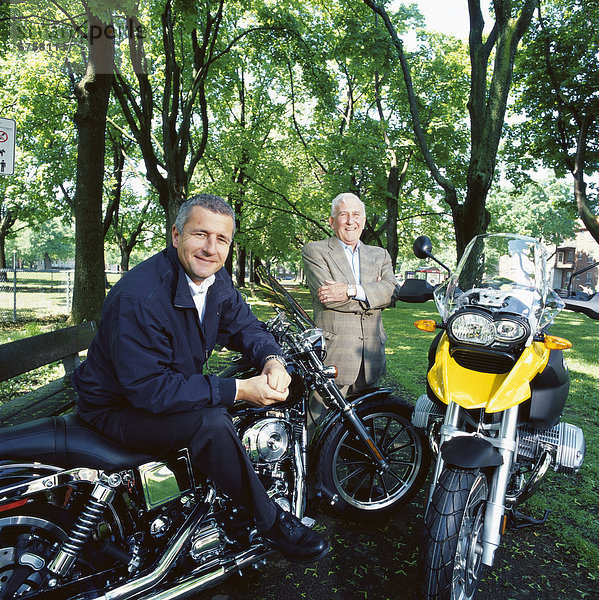 Portrait  Menschlicher Vater  Sohn  Motorrad  Montreal  Quebec