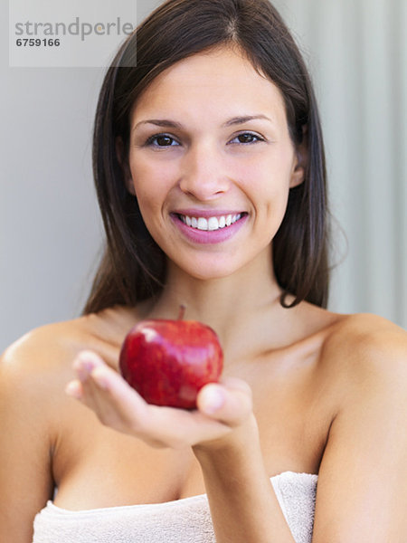 Frau halten Apfel