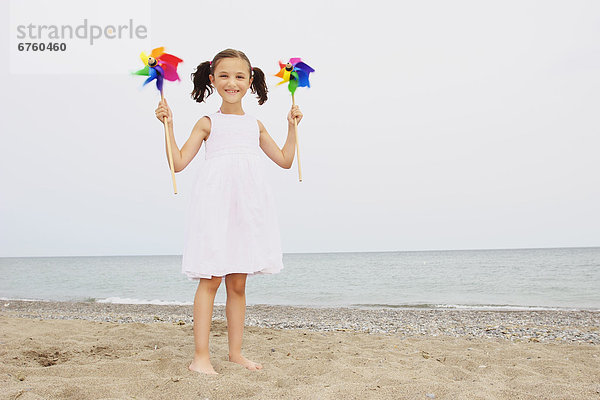 stehend  Strand  halten  jung  Windrädchen  Windrad  Mädchen  Ontario  Toronto