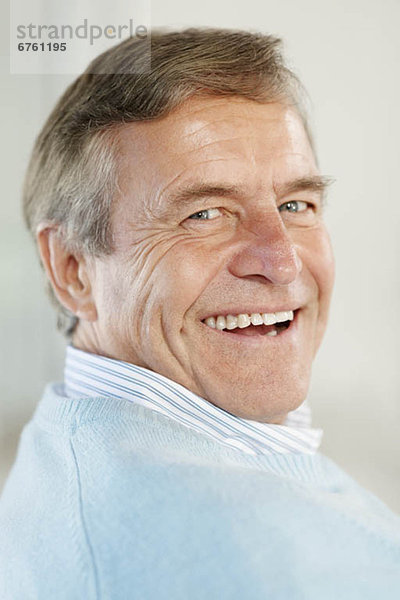 Portrait of smiling älterer Mann