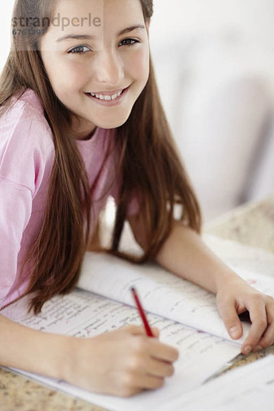 10-11 Jahre  10 bis 11 Jahre  Mädchen  Hausaufgabe