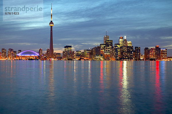 Skyline  Skylines  Großstadt  Insel  Abenddämmerung  Ontario  Toronto