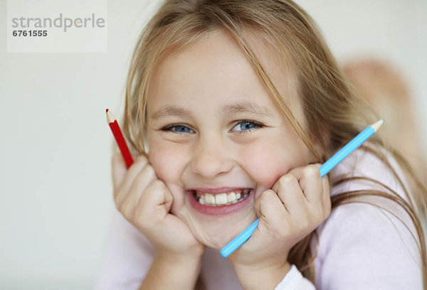 Bleistift  halten  blau  rot  10-11 Jahre  10 bis 11 Jahre  Mädchen