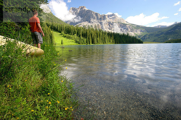 Wasserrand  See  Yoho Nationalpark  British Columbia  Smaragd