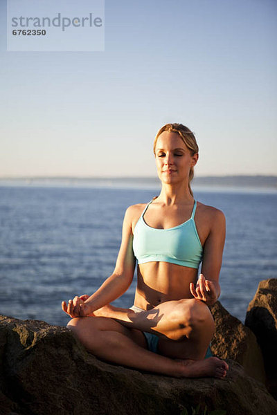 Frau  Ozean  Athlet  Meditation