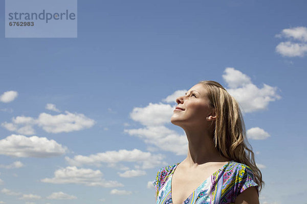 Frau  Wolke  lächeln  Himmel  jung