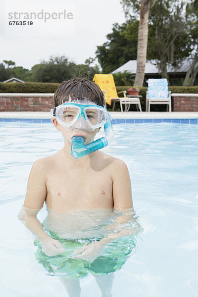 Junge - Person schnorcheln Schwimmbad