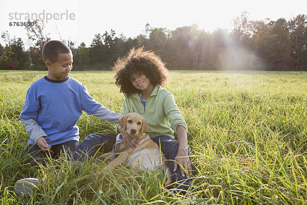 Kinder und Hund