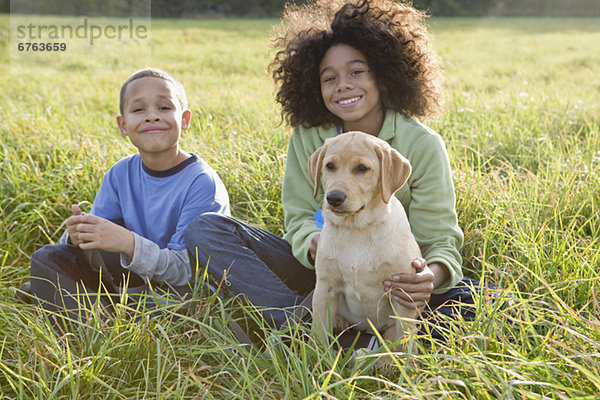 Kinder und Hund