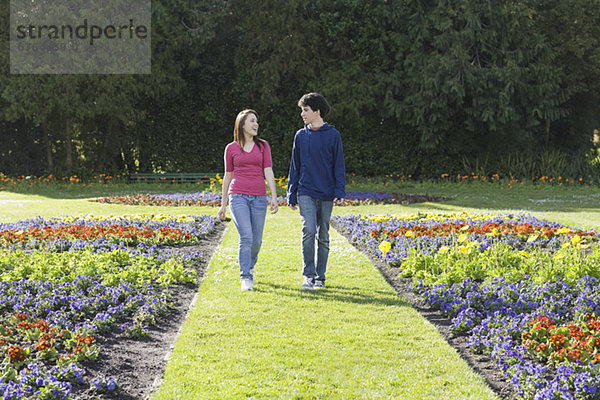 Freundschaft  gehen  Garten