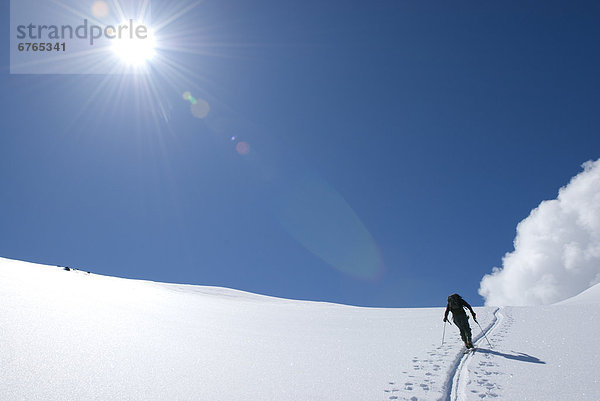 hoch  oben  Skifahrer  Kopfball  Whistler Blackcomb  British Columbia  Garibaldi Provincial Park