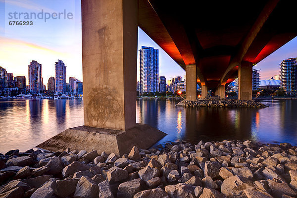 Straße  unterhalb  Brücke  Bach  Ansicht  Eigentumswohnung  unaufrichtig  Yaletown  British Columbia  Vancouver