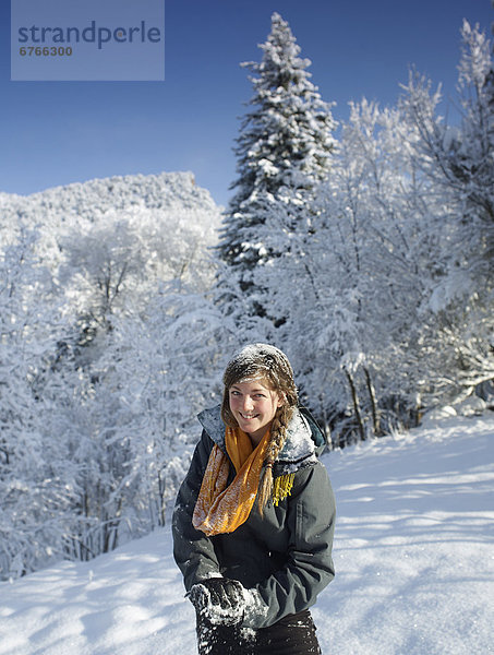 Vereinigte Staaten von Amerika  USA  Portrait  Frau  Winter  Landschaft  jung  Colorado